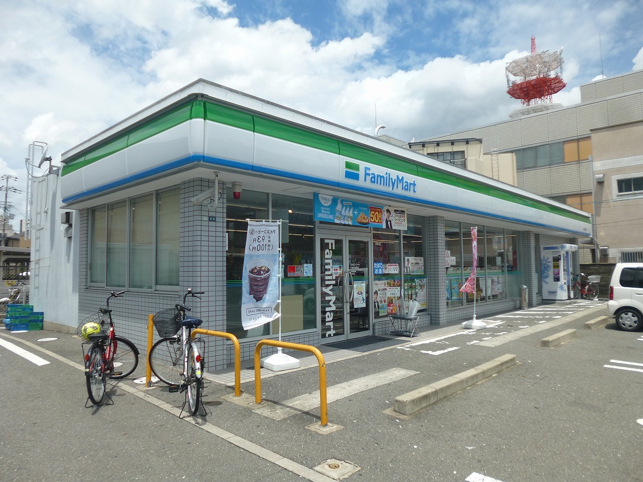 コンビ二：ﾌｧﾐﾘｰﾏｰﾄ 八尾光南町店　184m