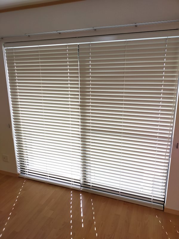 備え付け木製ブラインド