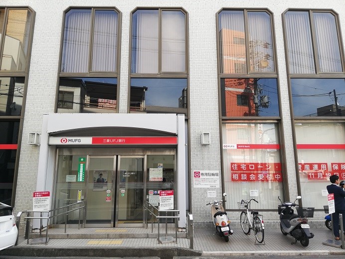 銀行：三菱UFJ銀行和泉支店　832m