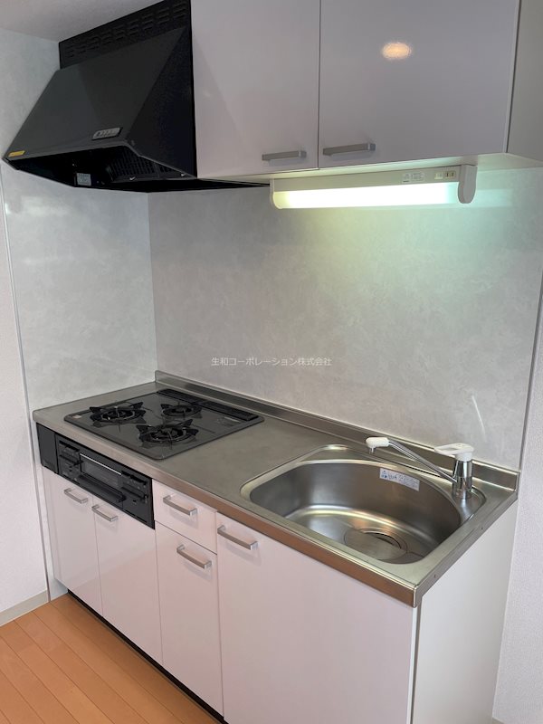 お料理好きに嬉しい3口グリル付きシステムキッチン♪