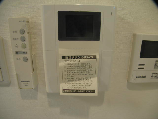 来訪者を画像で確認できるTVモニター付インターホン