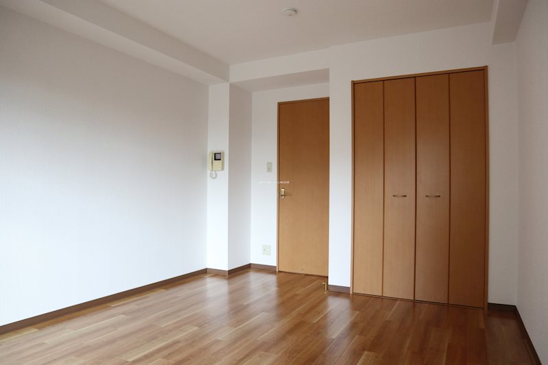 壁紙・床材新品張替え済