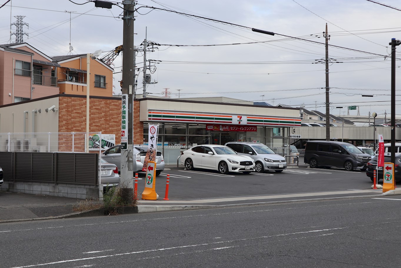 コンビ二：セブンイレブン　229m