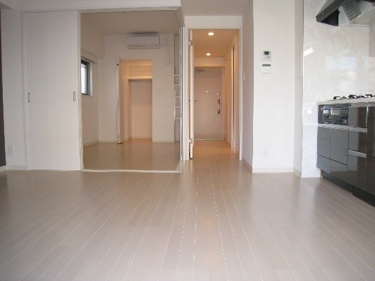 LDKと洋室の仕切りを開ければより一層広々とした空間に♪