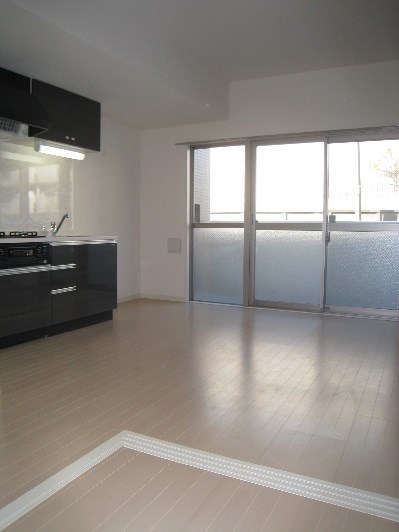 洋室からバルコニー側の写真です