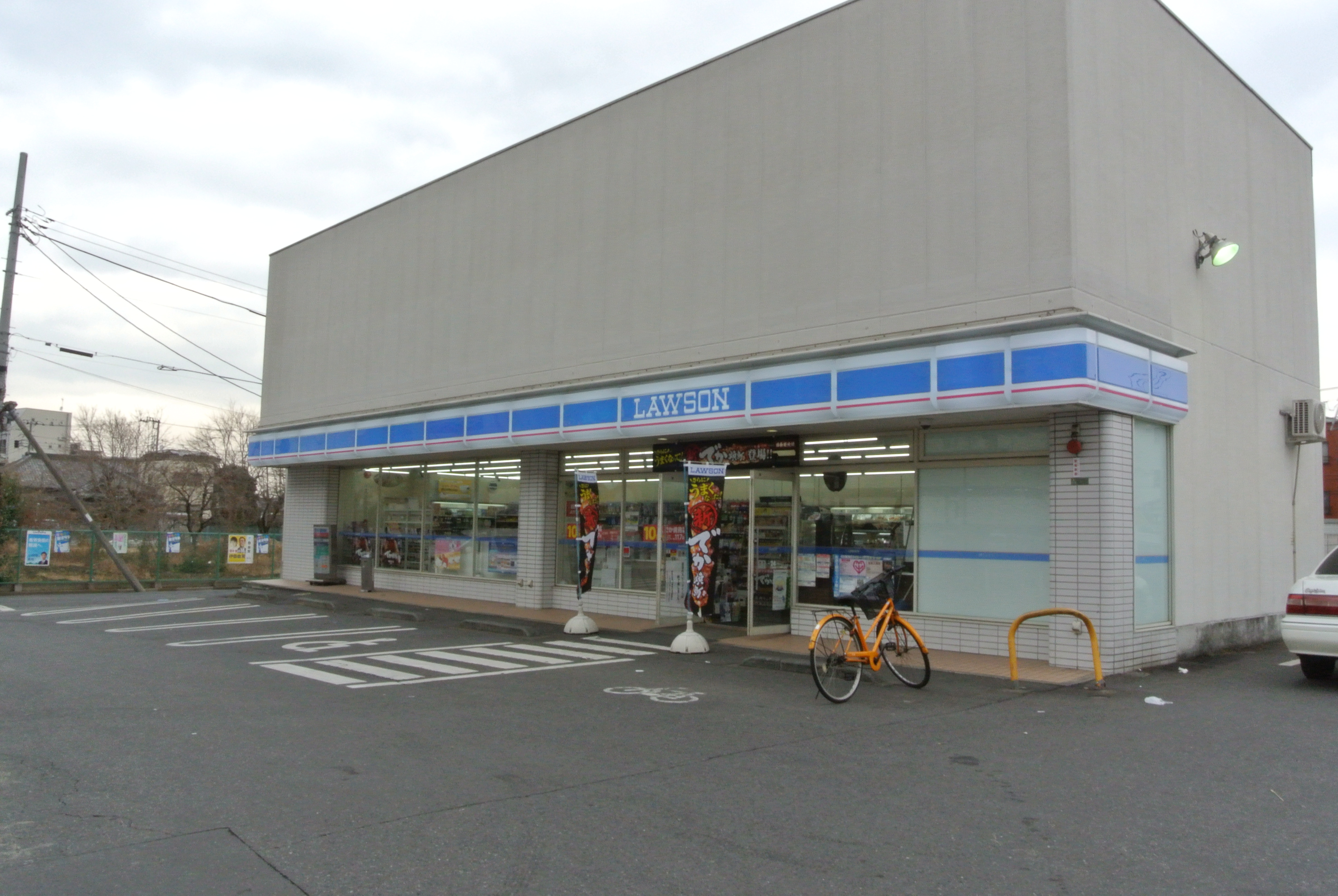 コンビ二：ﾛｰｿﾝ 足立扇三丁目店　400m
