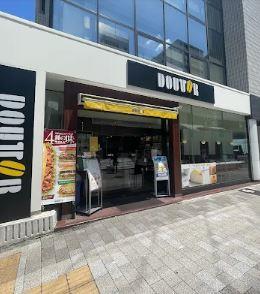 レストラン：ﾄﾞﾄｰﾙｺｰﾋｰｼｮｯﾌﾟ東日本橋店　327m