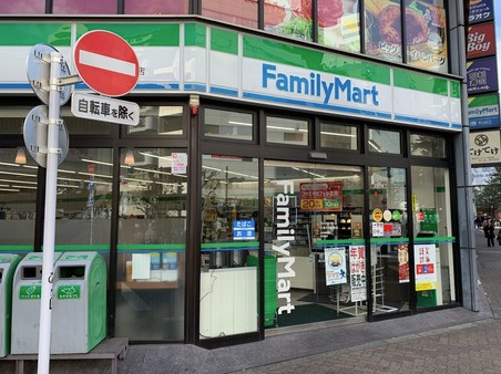 コンビ二：ﾌｧﾐﾘｰﾏｰﾄ 小浦蒲田ｻﾝﾗｲｽﾞ通り店　174m