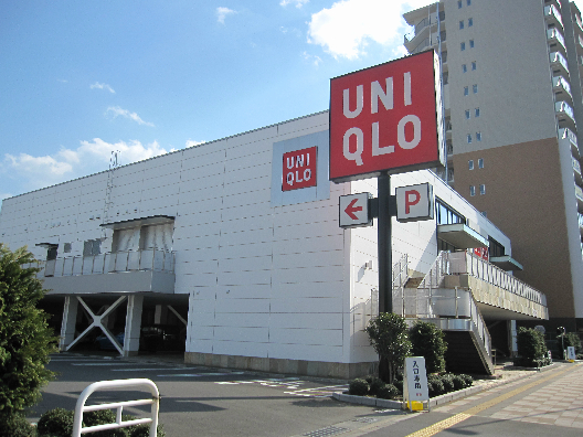 ショッピング施設：ユニクロ　足立入谷店　571m