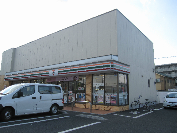コンビ二：ｾﾌﾞﾝｲﾚﾌﾞﾝ 足立古千谷本町3丁目店　313m