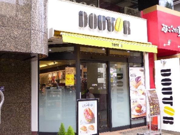 レストラン：ﾄﾞﾄｰﾙｺｰﾋｰｼｮｯﾌﾟ 神田松永町店　131m