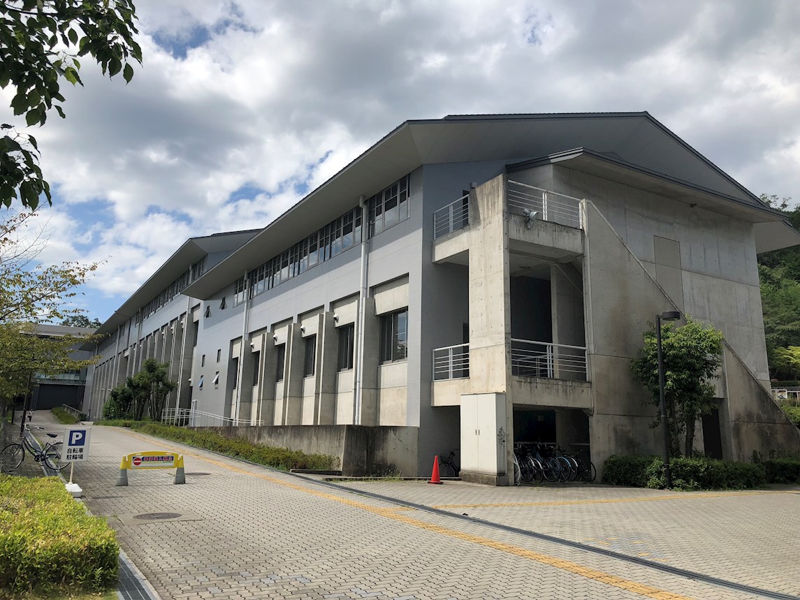 大学・短大：私立京都精華大学　2577m
