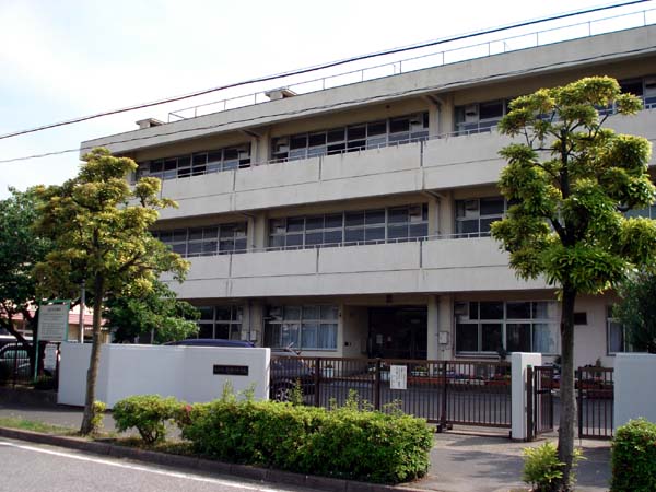 中学校:浦安市立見明川中学校 480m 中学校:浦安市立見明川中学校 480m