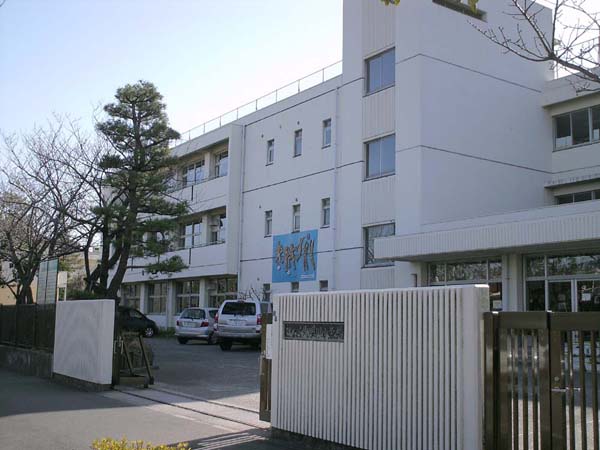 小学校:浦安市立見明川小学校 470m 小学校:浦安市立見明川小学校 470m