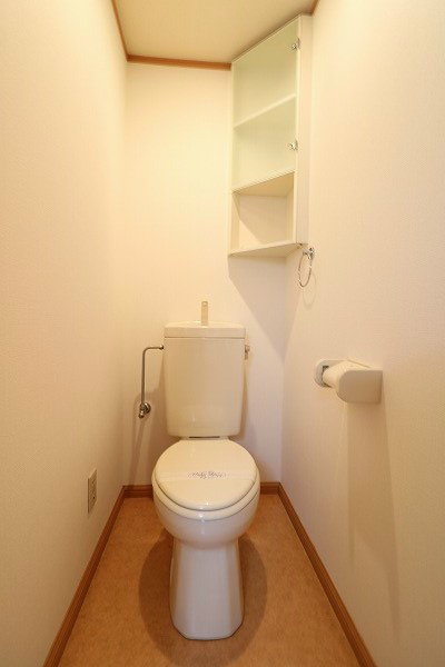 トイレ収納有り！落ち着きのある空間です