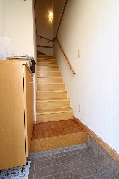 階段までの間にスペースもあります。