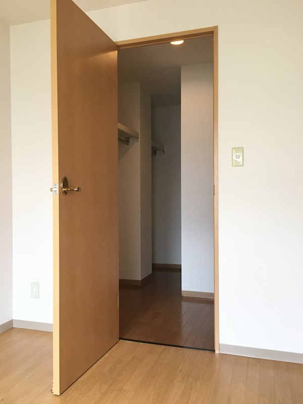 7.6帖洋室の鵜ウォークインクローゼット