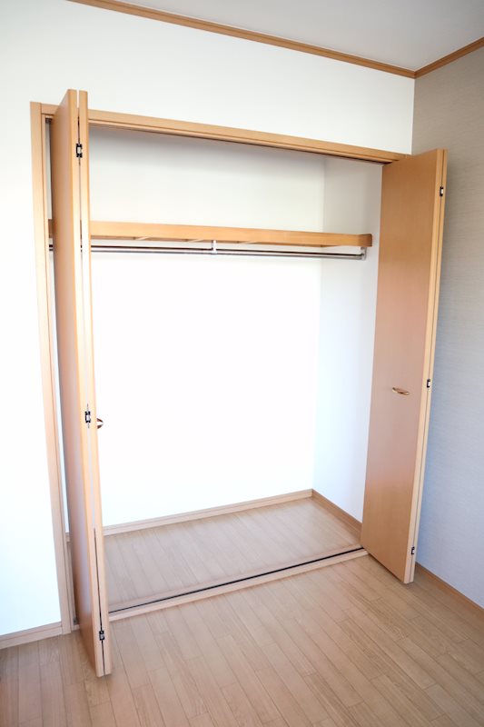 玄関側の洋室の収納