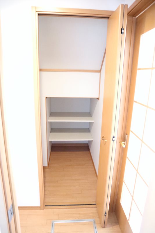 廊下トイレ横の収納
