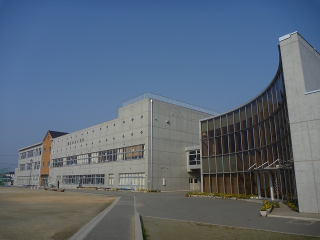 小学校：伊奈町立小針北小学校　574m