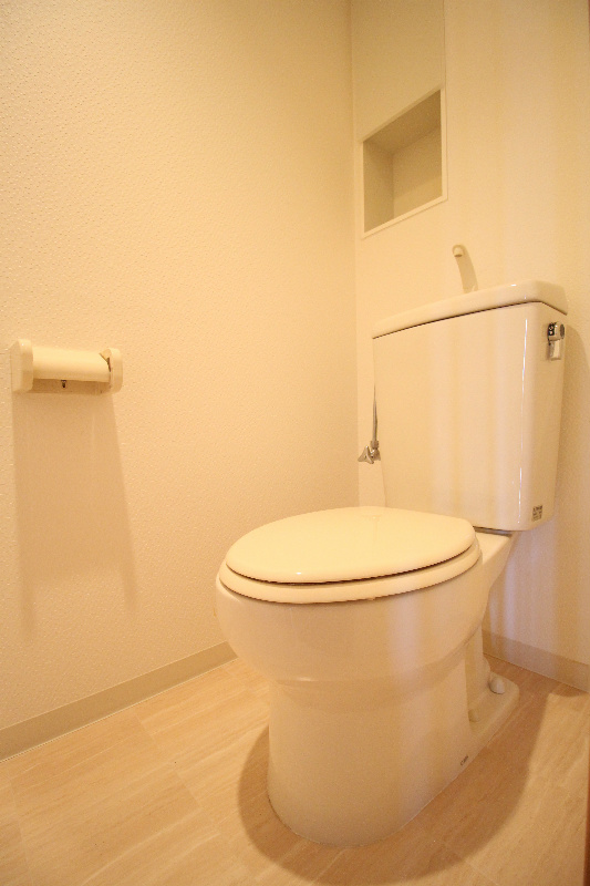 ゆったりとした広さのトイレ