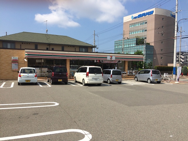 コンビ二：ｾﾌﾞﾝｲﾚﾌﾞﾝ 神戸丸塚1丁目店　427m　近隣