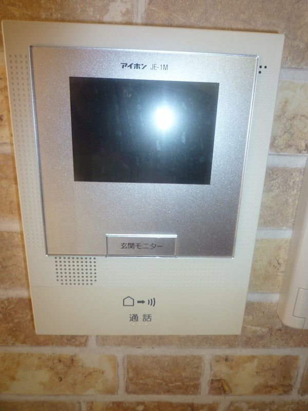 テレビモニター付きインターフォンで来客者がわかり安心です