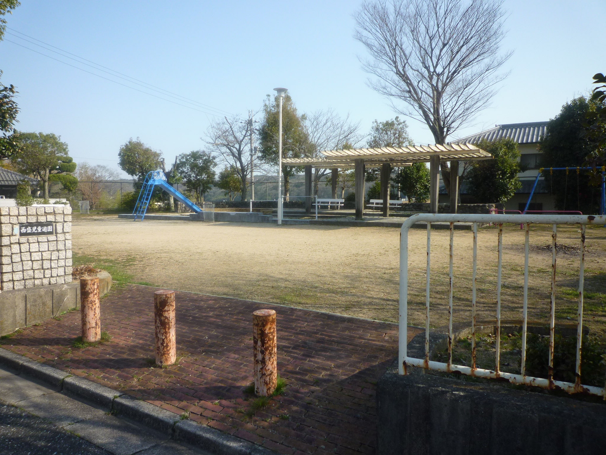 公園：公園　130m　近隣
