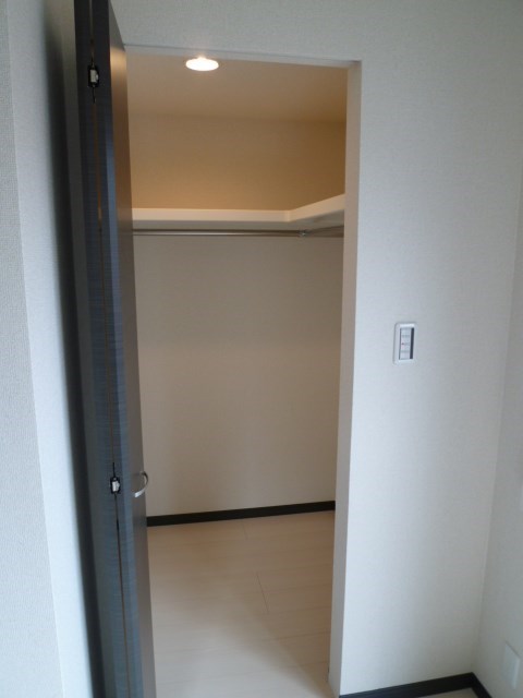 ウォークインクローゼットで収納は安心♪