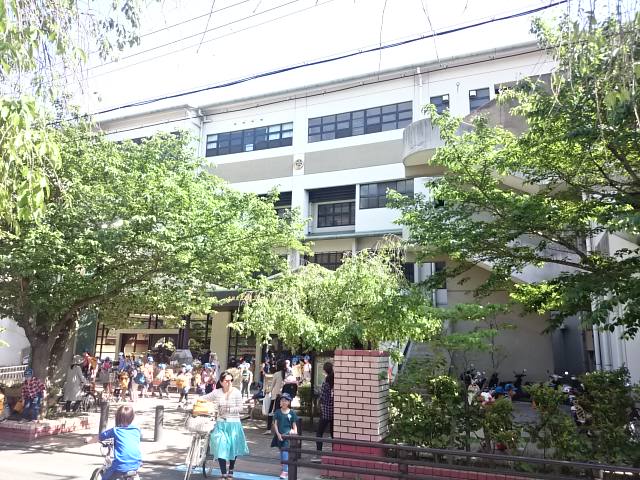小学校：京都市立御所南小学校　978m
