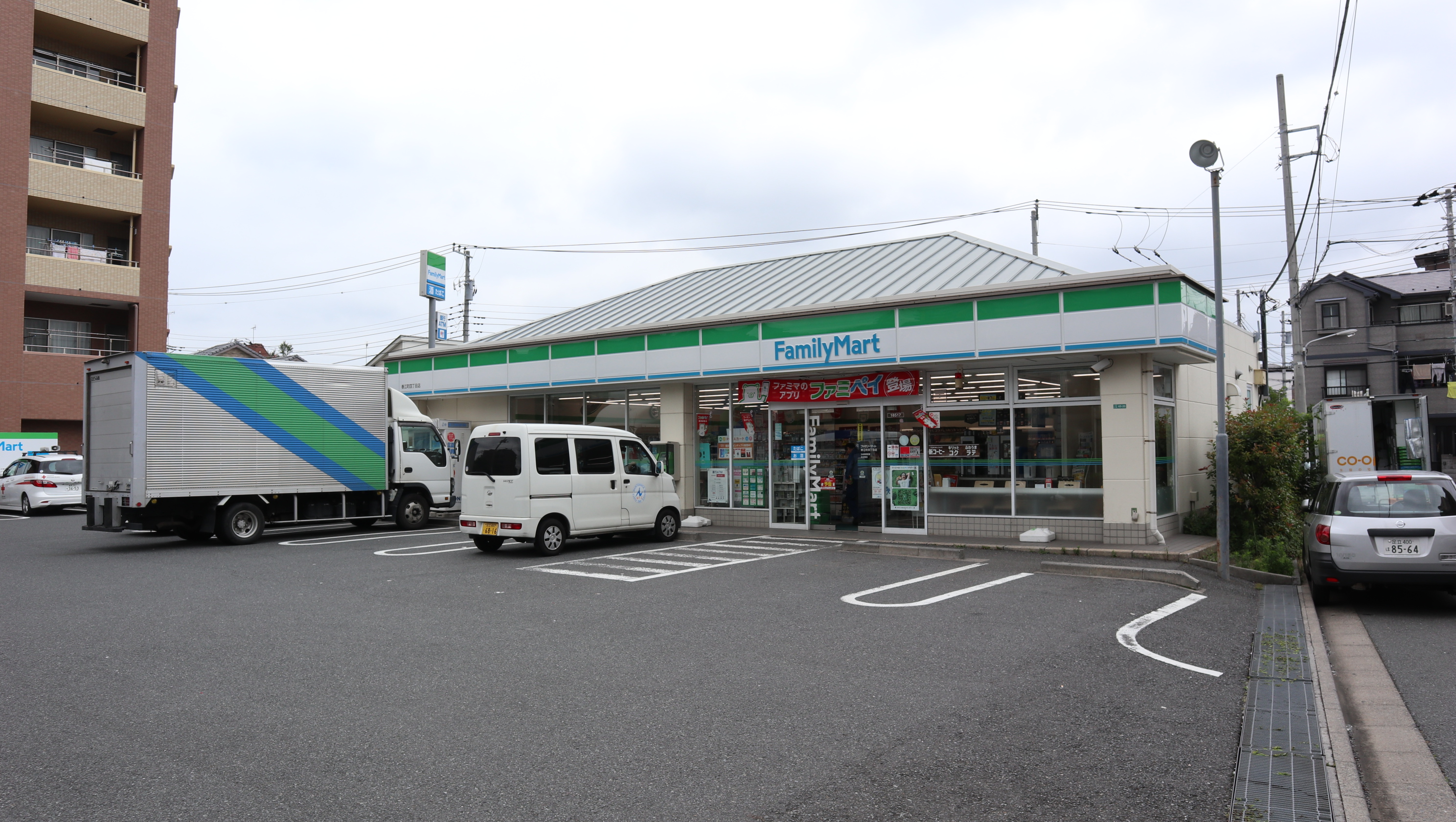 コンビ二：ﾌｧﾐﾘｰﾏｰﾄ 春江町四丁目店　36m