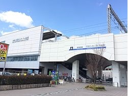 駅：阪神尼崎センタープール前駅　640m