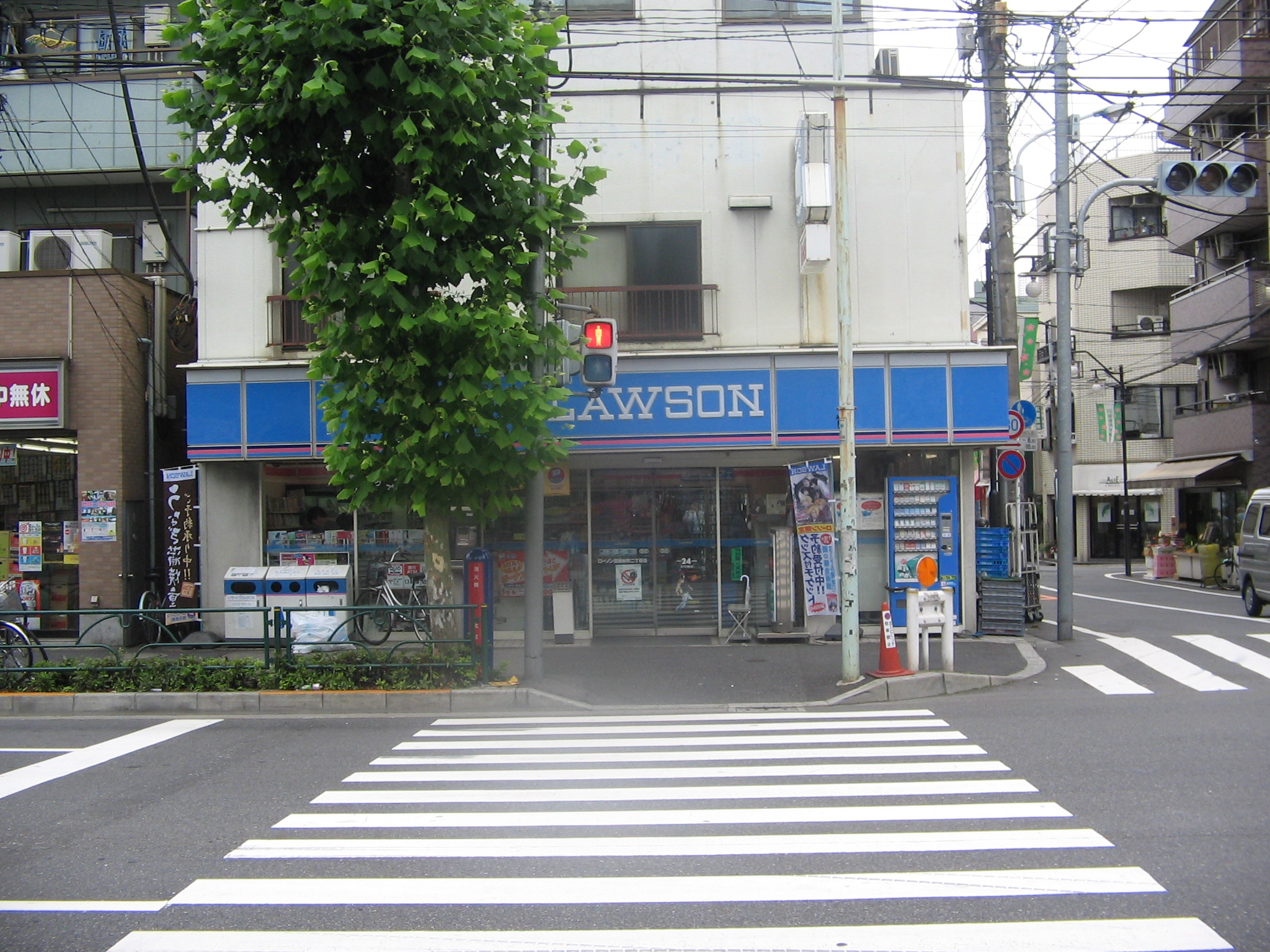 コンビ二：ﾛｰｿﾝ 田端新町二丁目店　125m