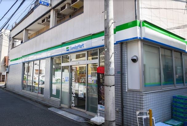 コンビ二：ﾌｧﾐﾘｰﾏｰﾄ 中野一丁目店　188m