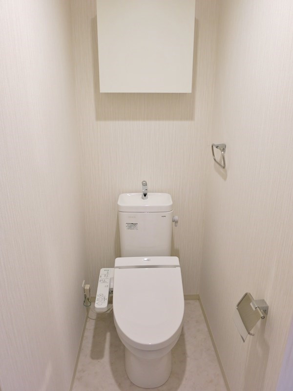 白を基調に清潔感のあるトイレ！