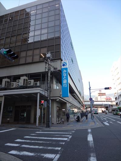 銀行：みなと銀行 六甲道支店　908m