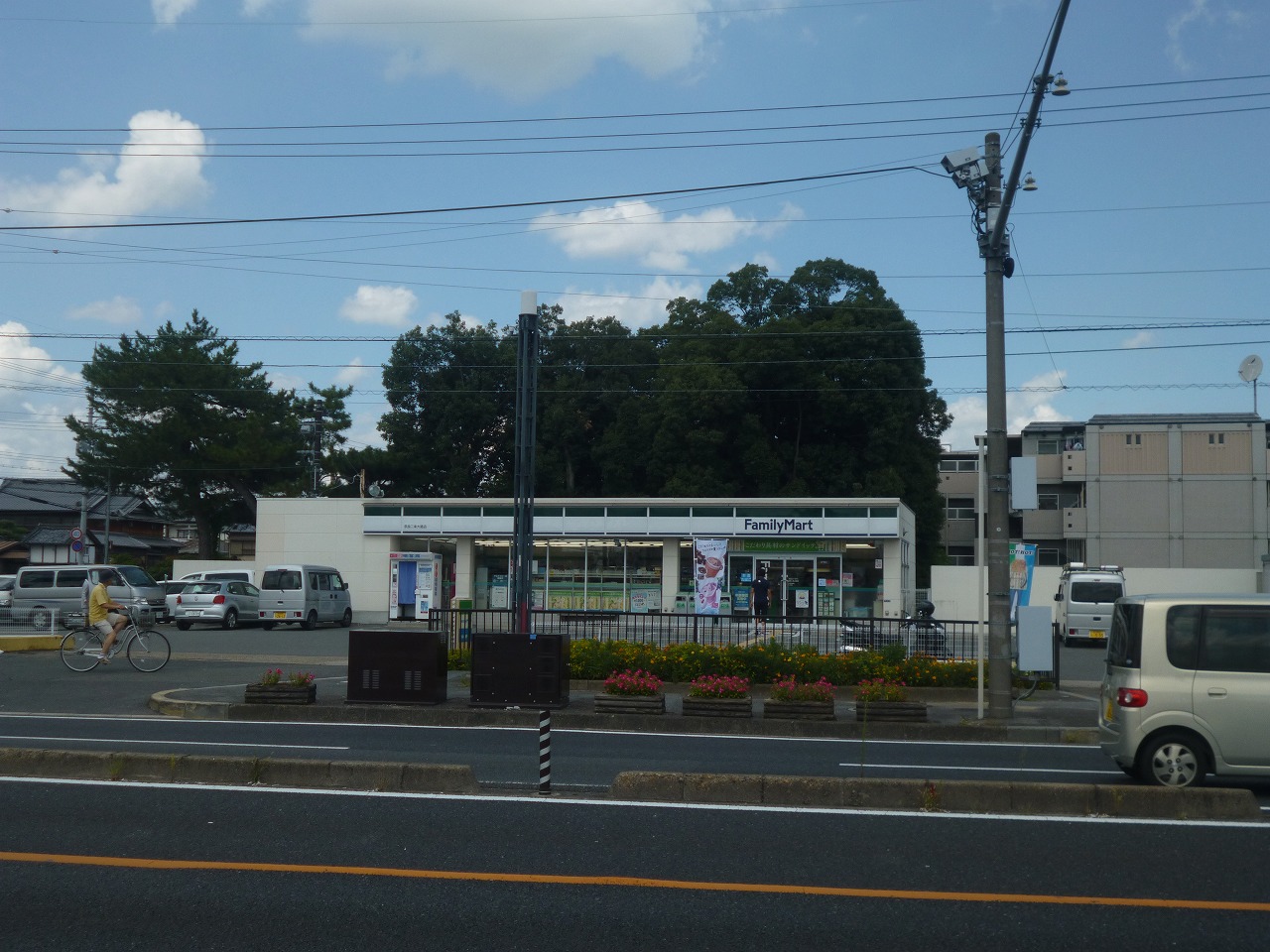 コンビ二：ﾌｧﾐﾘｰﾏｰﾄ 奈良二条大路店　206m