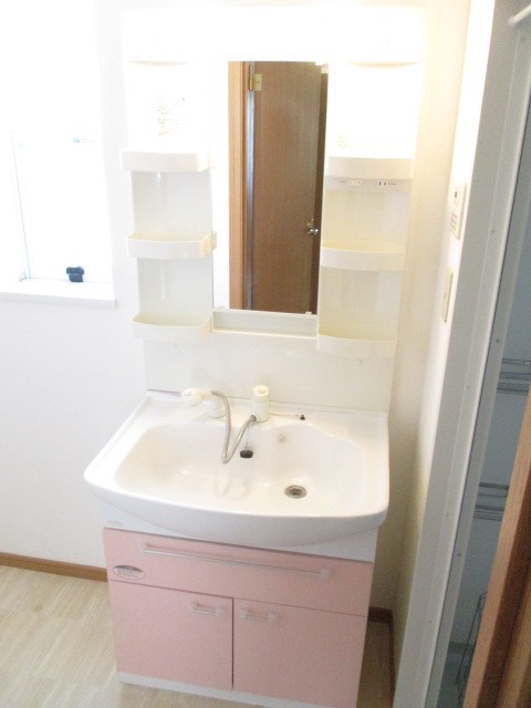 きっちり清掃済みの洗面台です