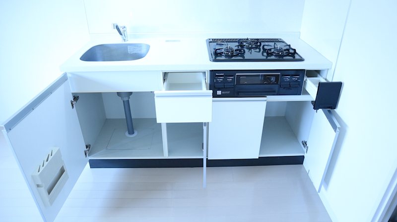 3口ガスコンロ・グリル付のキッチンです。