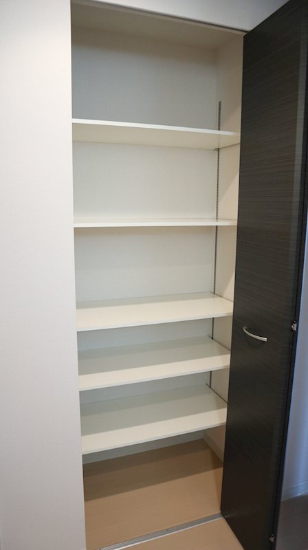 可動式棚によって用途に合わせて収納できます。
