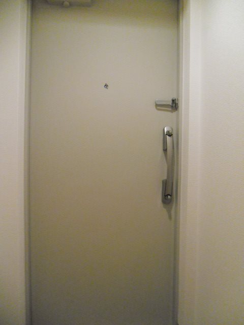 玄関ドアはダブルロックです。