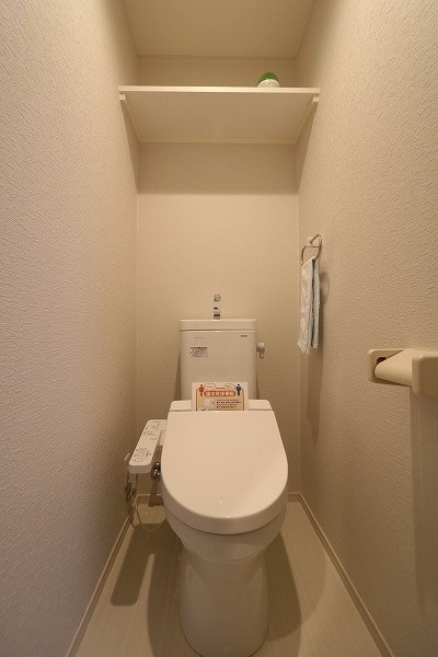 トイレは温水洗浄暖房便座が付いてます。
