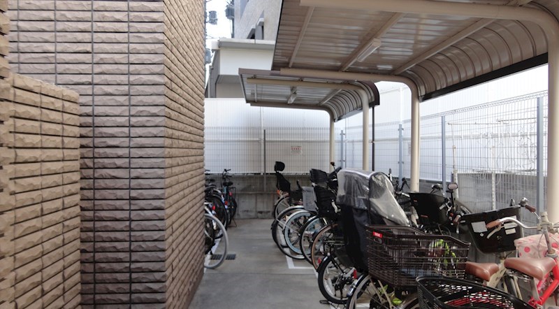 屋根付き駐輪場なので雨から自転車を守ります