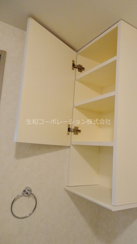 空間を無駄にしない作り付けの小物入れは有難い！