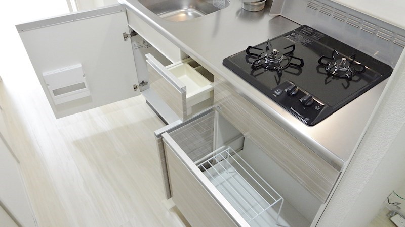 キッチン下収納で調味料から調理器具をしっかり収納可能