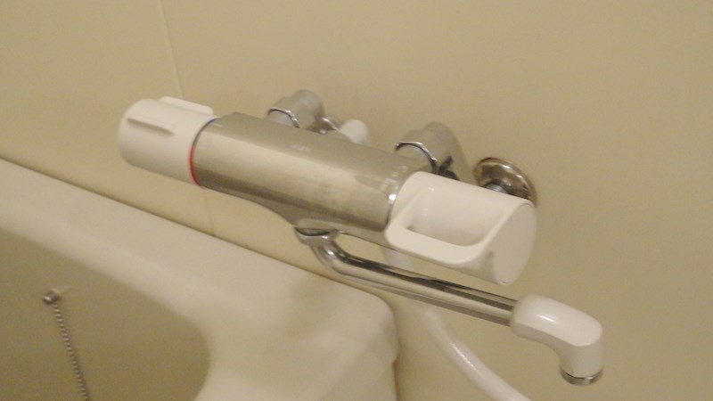 浴室サーモ付き水栓に取替