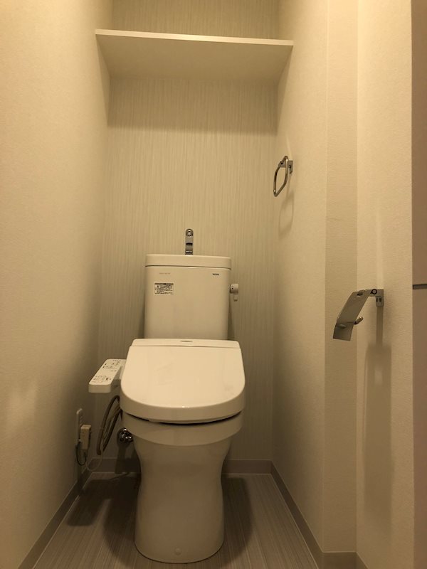 トイレは洗浄便座機能付き。