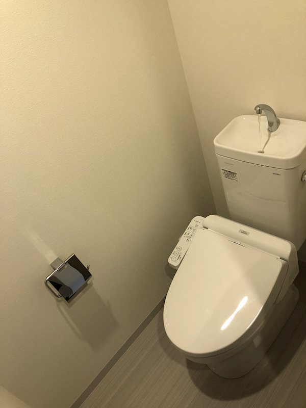 トイレには洗浄便座付き。