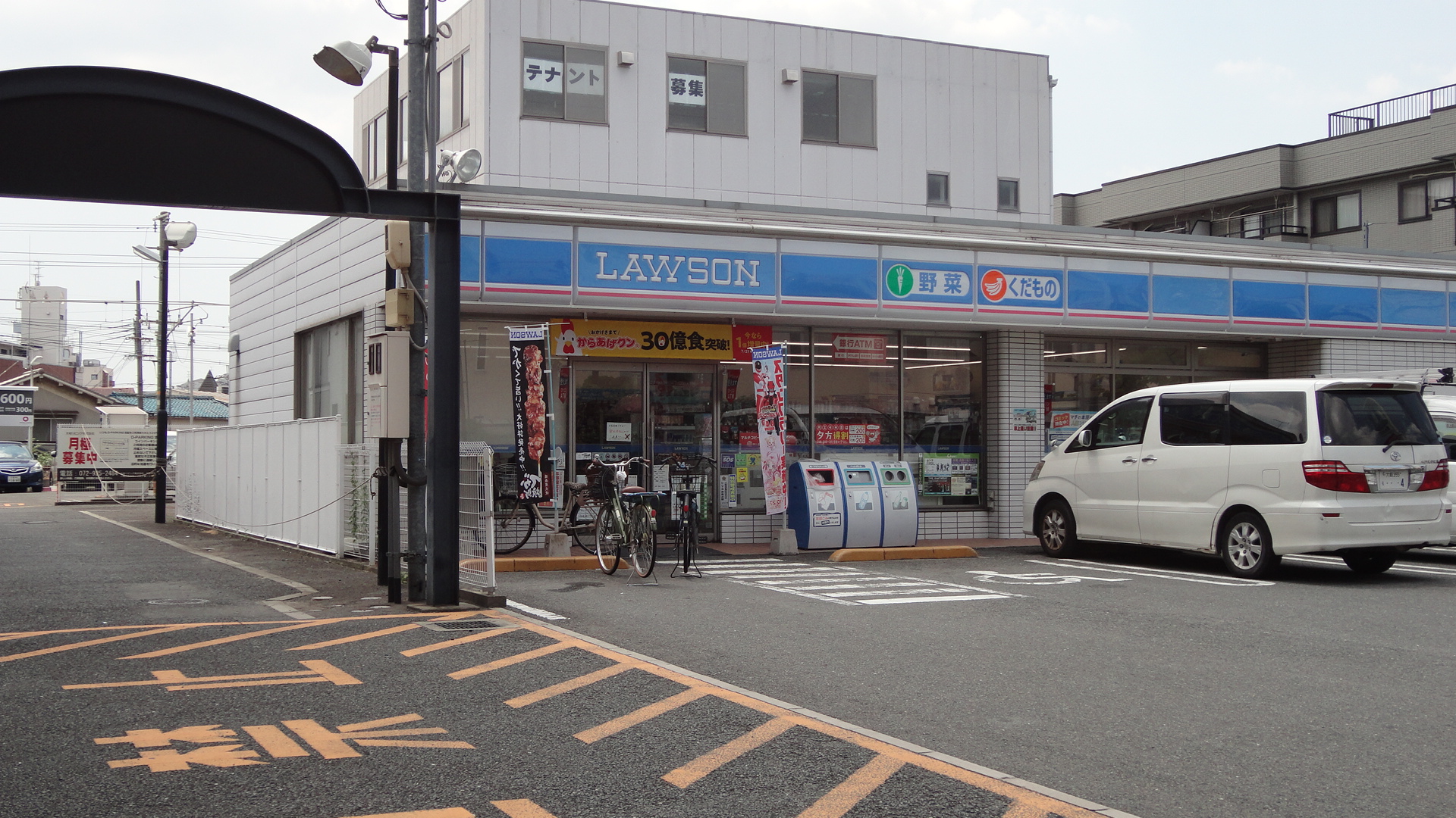コンビ二：ローソン八尾志紀駅前店　187m