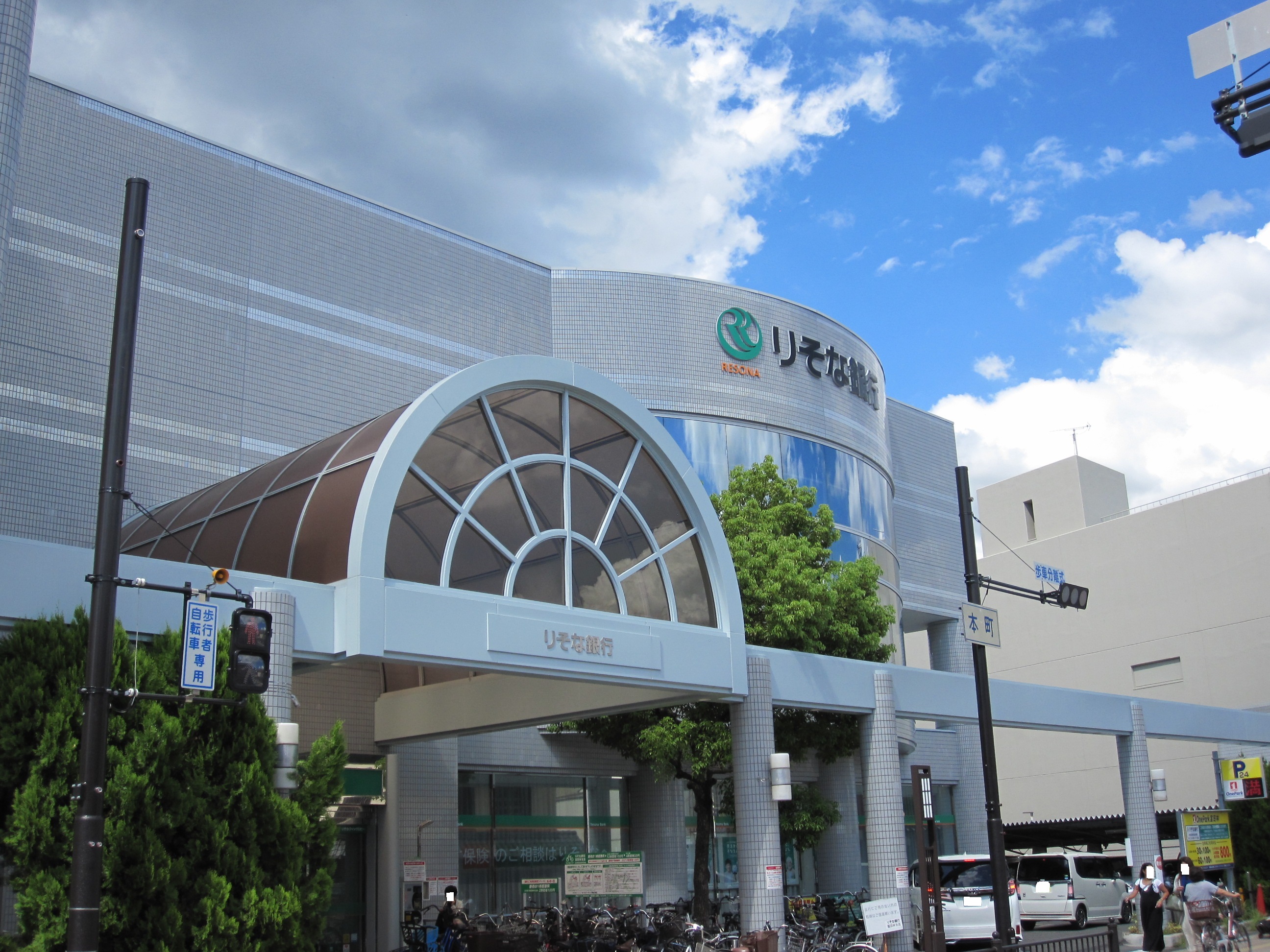 銀行：りそな銀行 富田林支店　499m